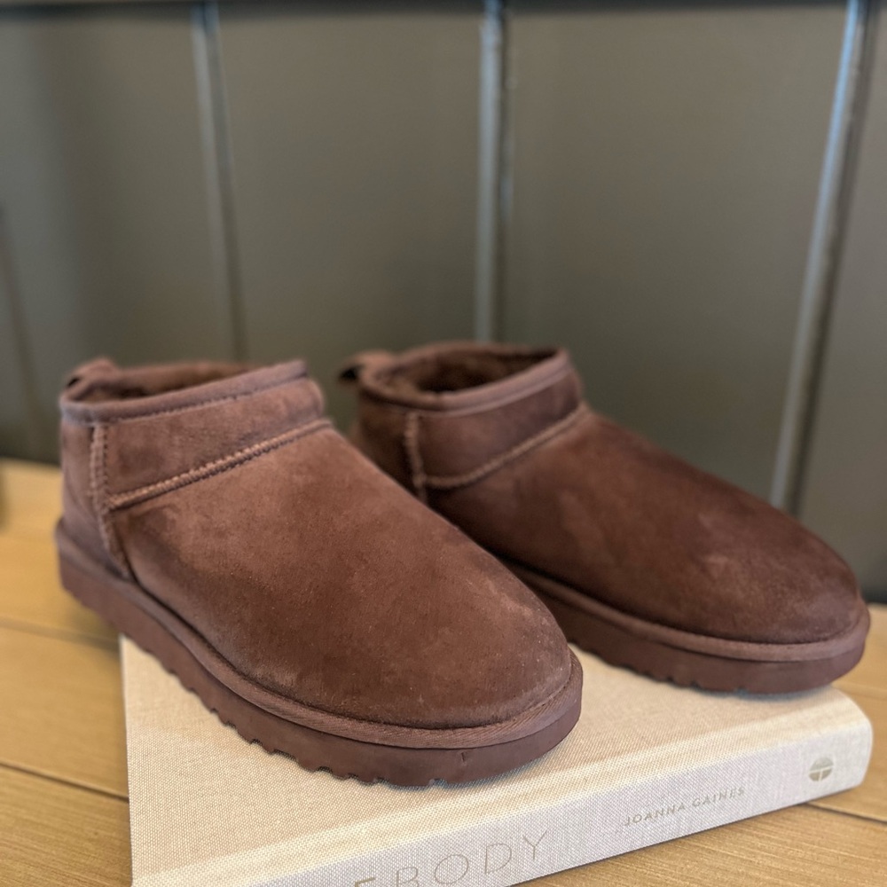 UGG Classic Mini II Boots – Chestnut Brown – Women’s Size 8